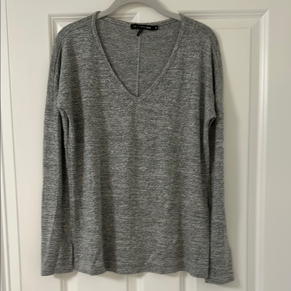 Gray V-Neck Long Sleeve Top